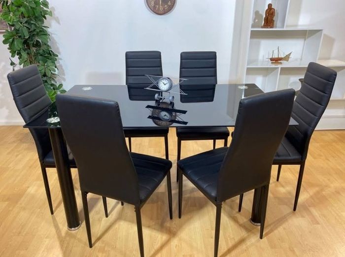 Table and 6 chairs black