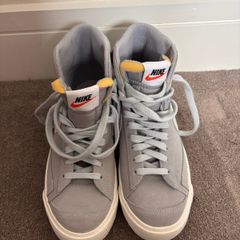 Nike Hi Top Size 5