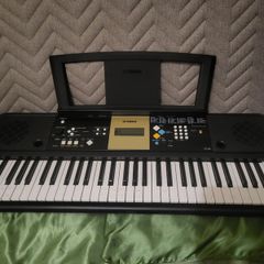 Yamaha YPT220 Digital Keyboard