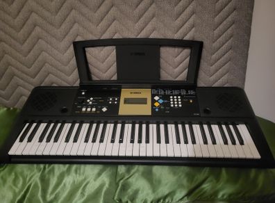 Yamaha YPT220 Digital Keyboard