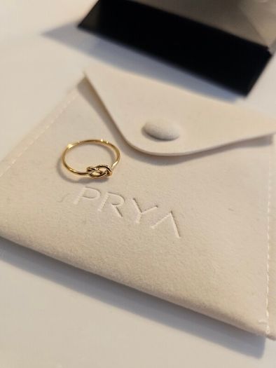 NEW 18k gold plated PRYA eternity knot ring in gift bag