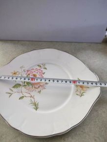 Lovely English Biscuit Bone China Plat.