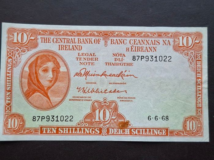 1968 Lady Lavery 10 Shillings Nice Condition!