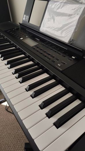 Yamaha PSR-E383 Keyboard + Stand