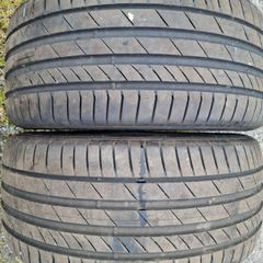 2x 285/45/20 Kumho