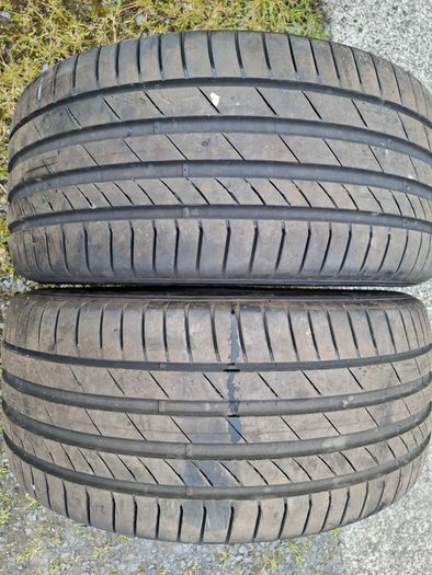 2x 285/45/20 Kumho