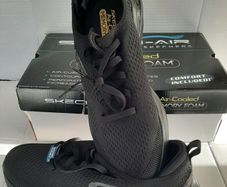 New Skechers runners mens in box
