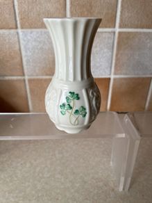 1989 Belleek Nadine Shamrock 5" Vase