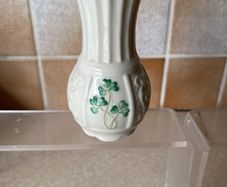 1989 Belleek Nadine Shamrock 5" Vase