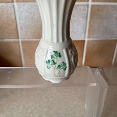 1989 Belleek Nadine Shamrock 5" Vase