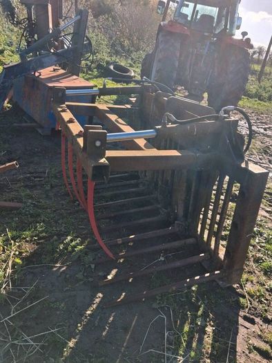 Tractor. Grab.