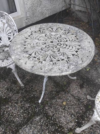 vintage patio table and 2 chairs