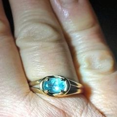 Beautiful 9k gold blue topaz ring