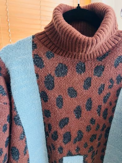 Ribbed lose leopard print polo neck jumper