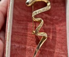 Vintage Gold Toned Brooch