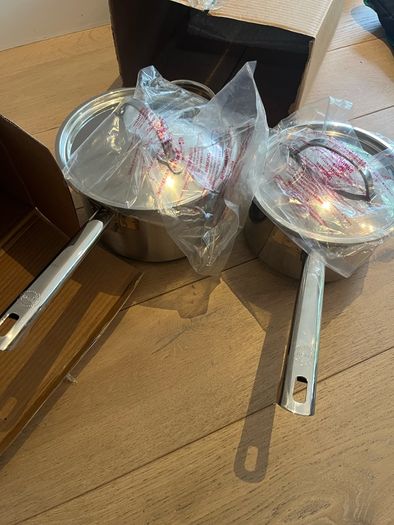 NEW Meyer Professional Stainless Steel pots with Lids 2 Pans
