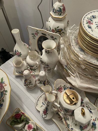 Aynsley dishes.Pembroke.Sold in total.