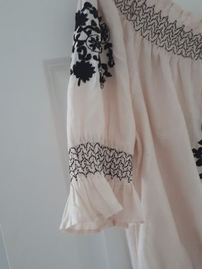 Top cream and black