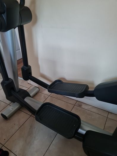 Cross trainer
