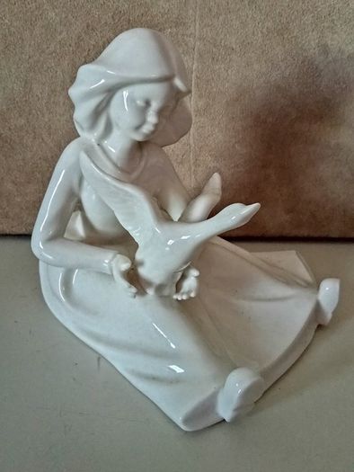 Vintage Porcelain Figurine 'Fly Away' Regency Fine Arts