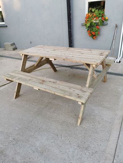 picnic bench