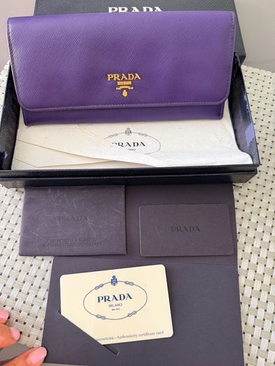 Prada Wallet Authenitc