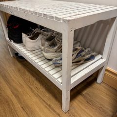 White wooden shoe rack / storage bench available for free.