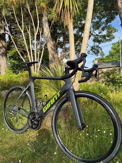 Giant Propel Advanced 2 Full Carbon Aero Road Bike Size ML