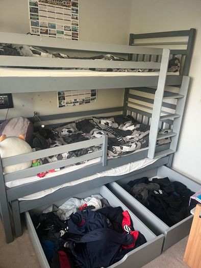Triple bunk beds