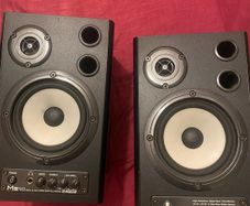 Behringer powered monitors and line 6 interface