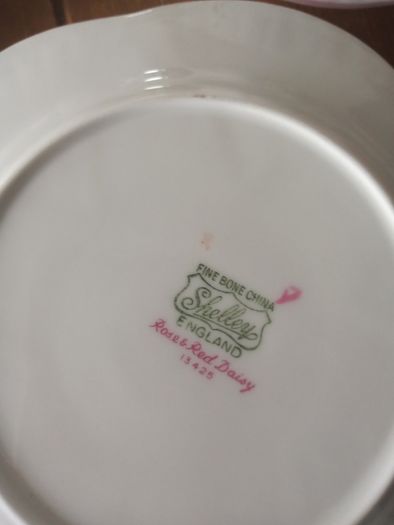 Shelley tea set Shelley dainty rose and red daisy pattern