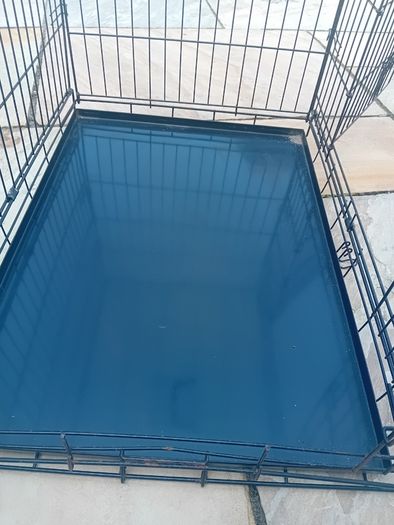 Medium folding dog cage