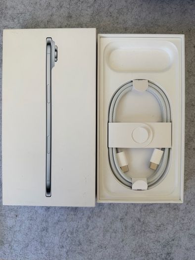 Apple iPhone Air 256GB Sky Blue Box Receipt and Accessories