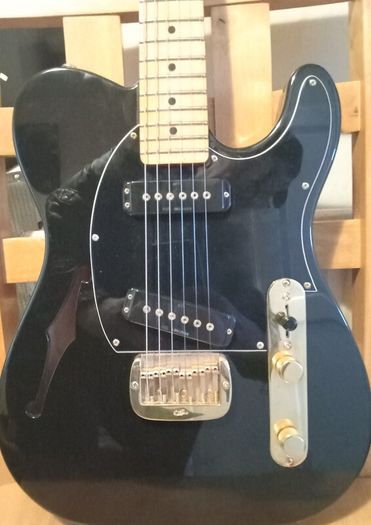 G&L U.S.A. ASAT guitar.with original G&L HARD CASE.
