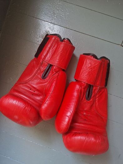 Free standing boxing bag - Excellent condition