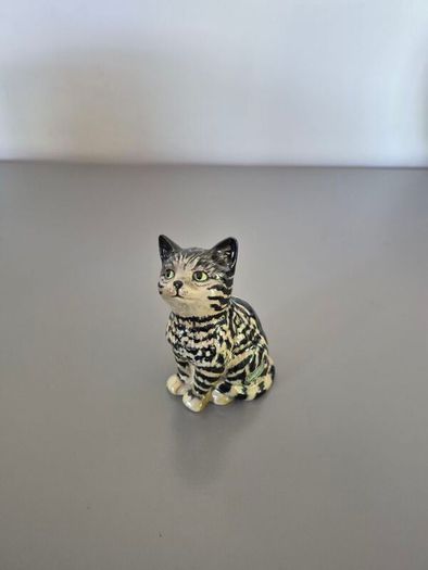 Beswick Model 1886 Persian Kitten - Seated Cat , Looking Up.