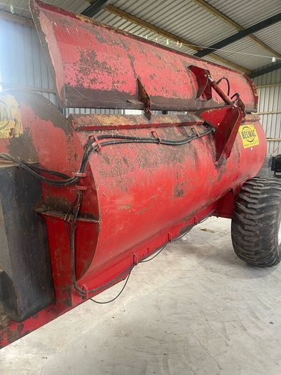 Dung spreader