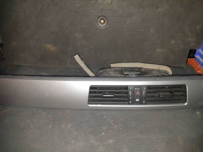 Bmw E60 Front Dash Trim 7129234  With Air Vent