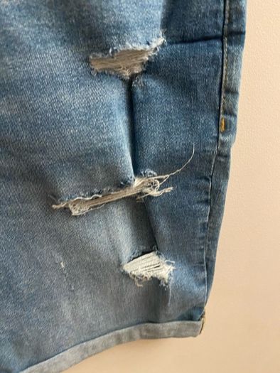 Denim shorts (34")