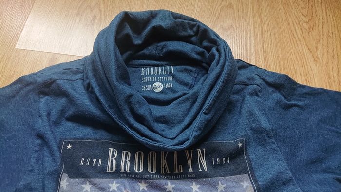 Navy Top New York. Age 12-13