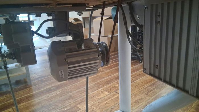 Max Lange KL 30 Industrial Pique Glove Sewing Machine