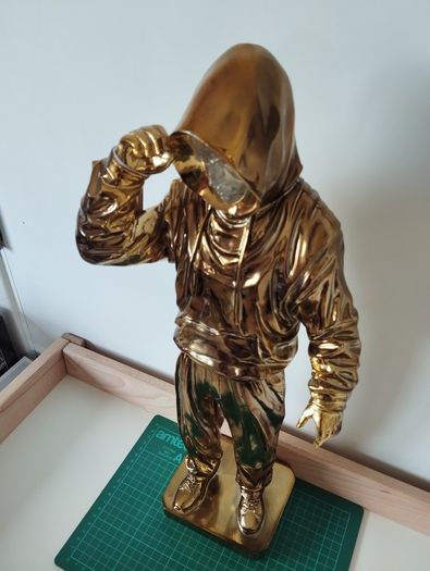 Gold Hoodie Statue 50 cm +