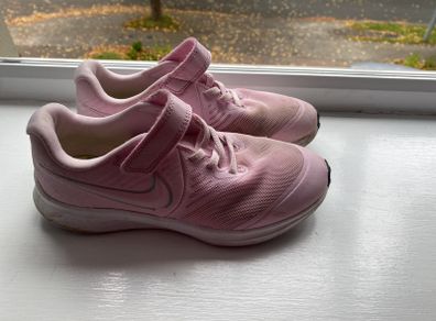 girls pink Nike