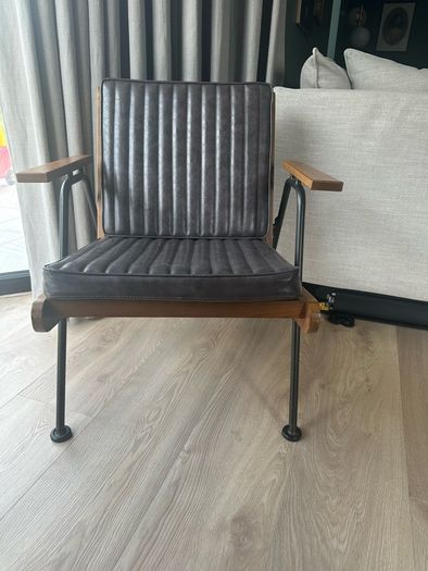 Accent chair