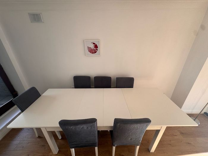 Extendable ikea table & 6 chairs