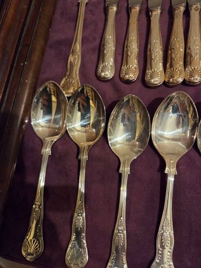 Newbridge Silverware 31 Piece Kings Pattern Set