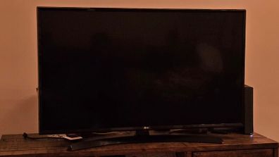 Lg 43" 4k Ultra Hd Smart Tv (model: 43uj634v)