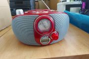 Bench Portable CD Player with Radio, Model KH222, Red, in new condition and working great