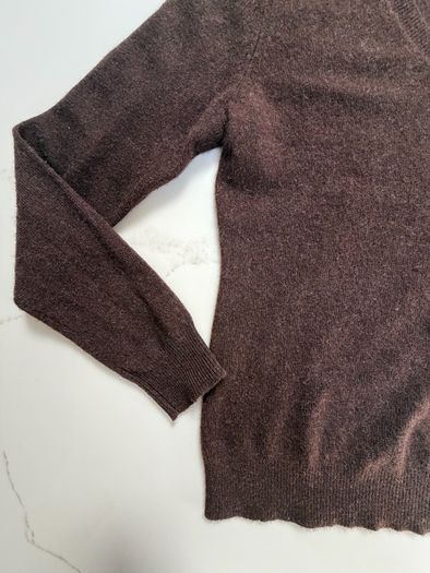 100% cashmere V-neck size S