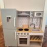 kids toy kitchen Image 2